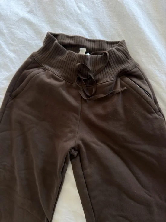 ALO Yoga Serenity Espresso Chocolate Brown Wide-Leg Joggers - Picture 6 of 6